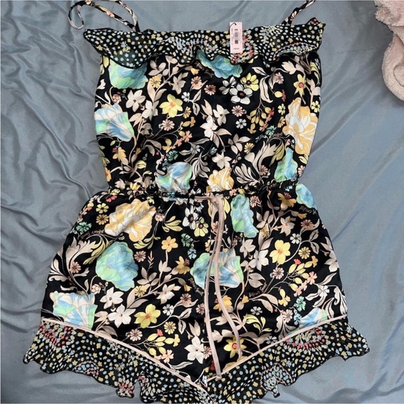 Victoria's Secret Sleepwear Satin Floral Romper Size M - Picture 3 of 4